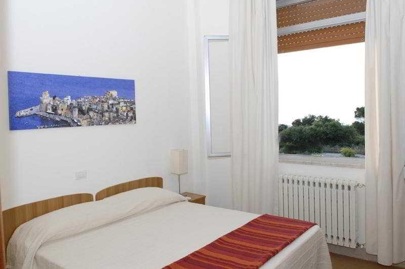 Hotel Villa Sant' Andrea Вальдериче Экстерьер фото